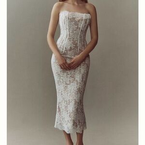 Elegant Strapless Lace Dress